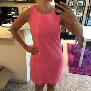 Sleeveless pink scalloped dress